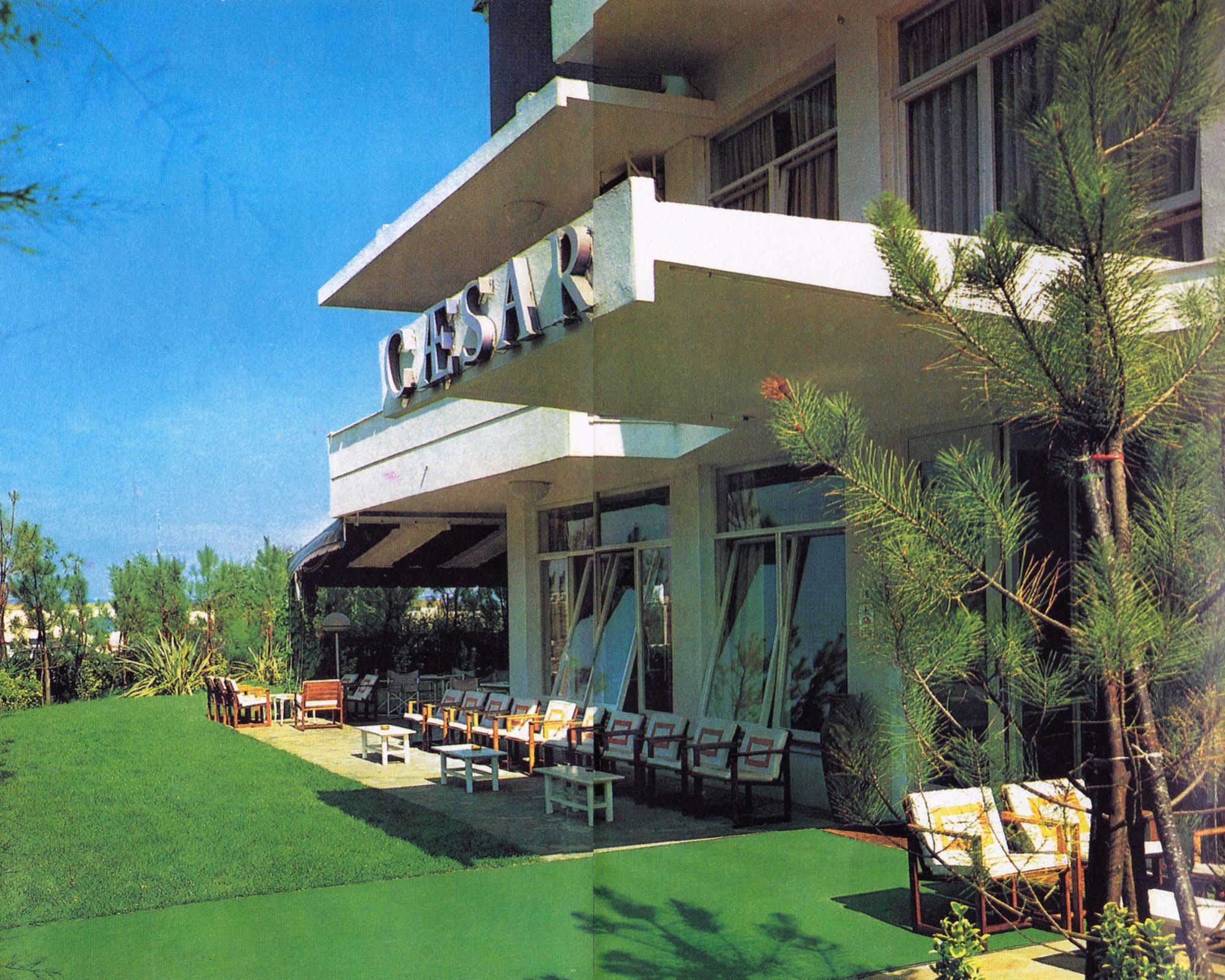 Hotel Caesar Bed And Breakfast Milano Marittima Exteriör bild