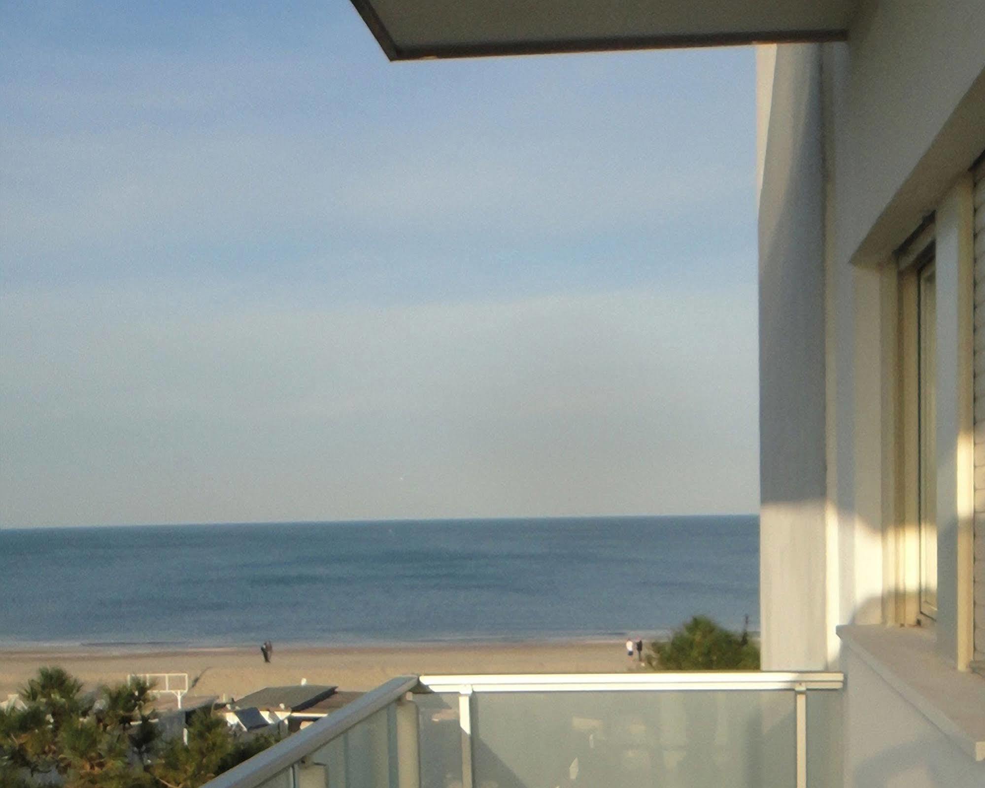 Hotel Caesar Bed And Breakfast Milano Marittima Exteriör bild