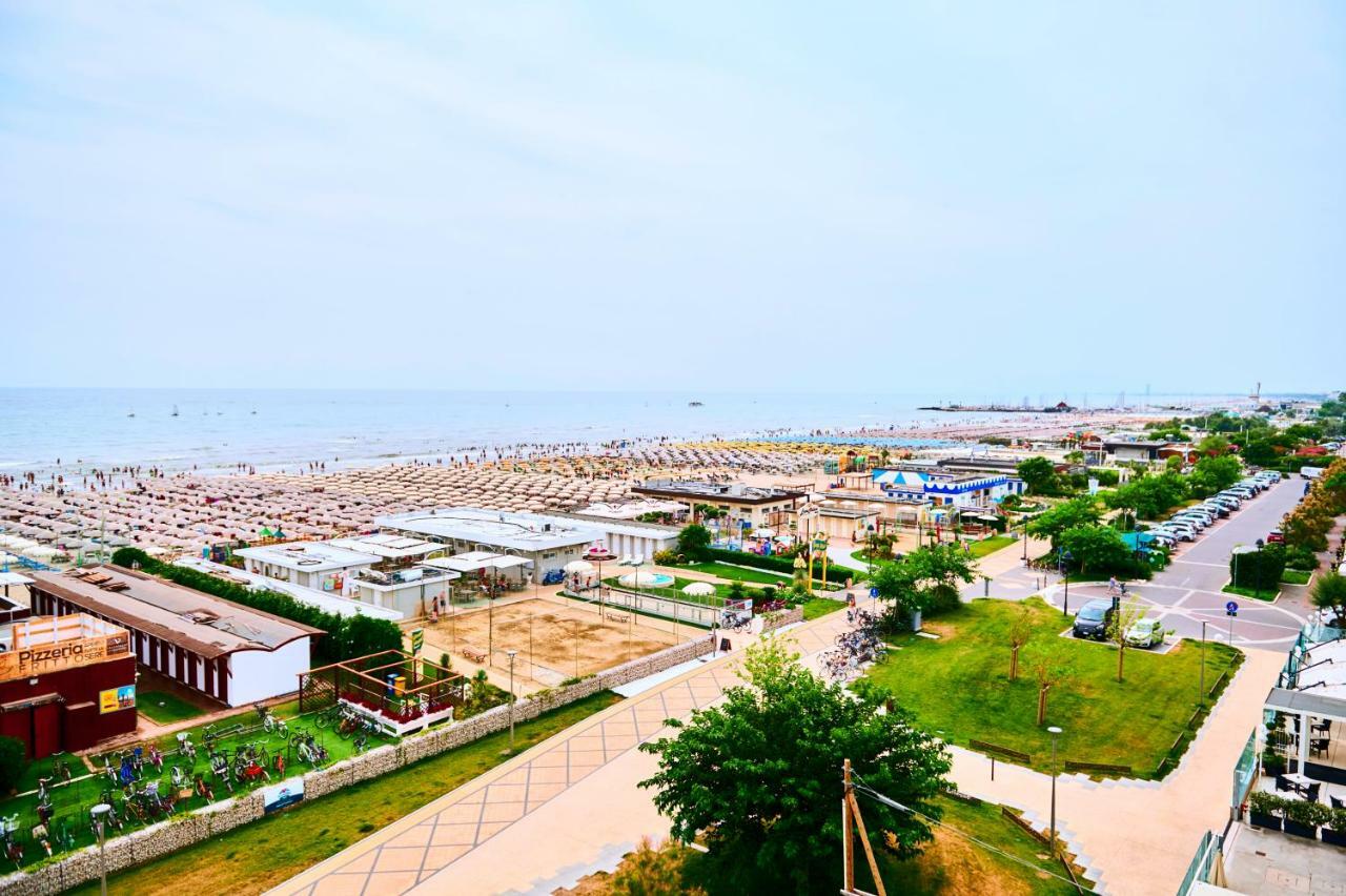 Hotel Caesar Bed And Breakfast Milano Marittima Exteriör bild